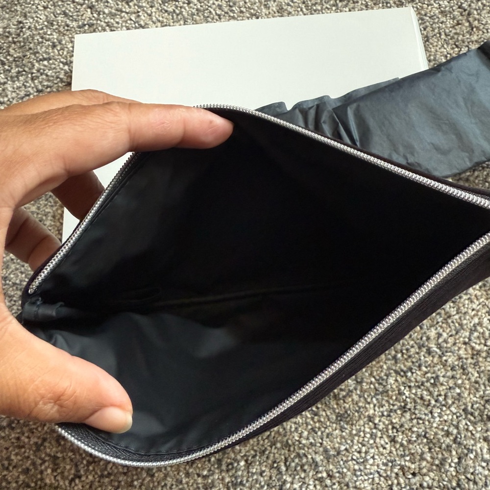 Dior Black Zipper Pouch - Picture 4 of 5